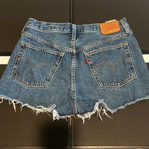LEVIS 501 WOMENS SHORTS SIZE 28